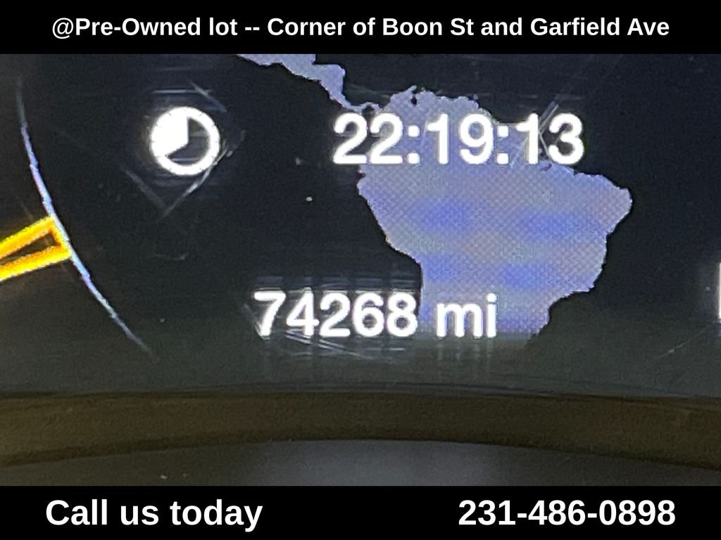Used 2020  Jeep Laredo image 22