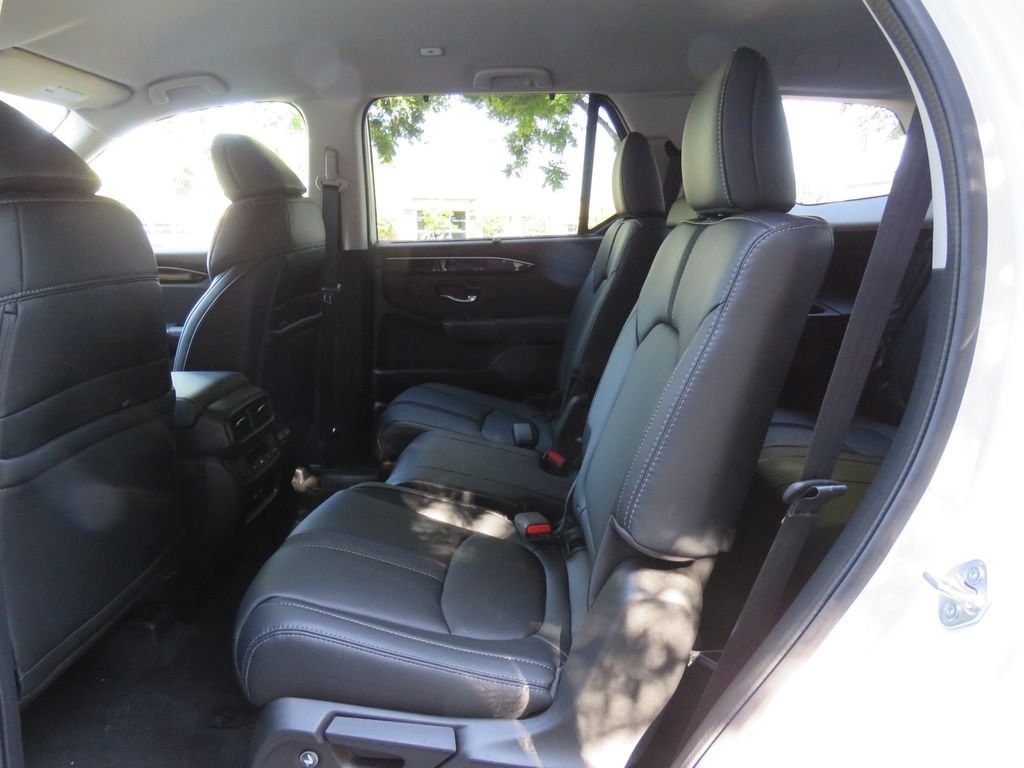 2025 Honda Pilot EX-L - Photo 11