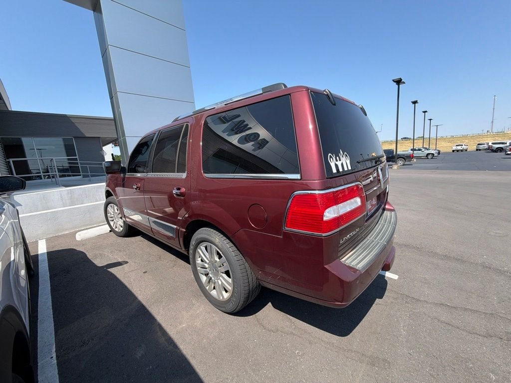 Used 2012 Red Lincoln Base image 5