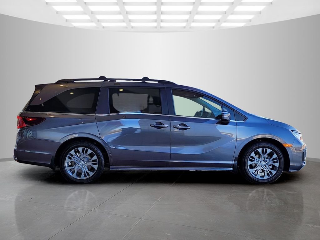 2026 Honda Odyssey Touring - Photo 3