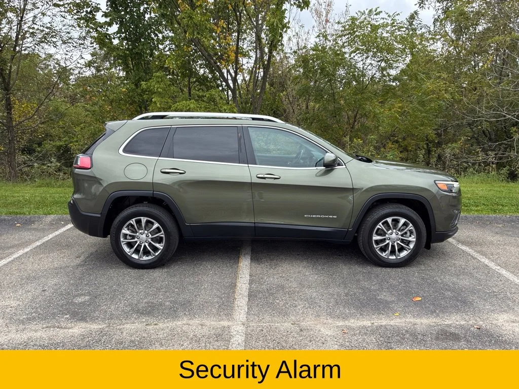 Used 2021 Olive Green Jeep Latitude Lux image 8
