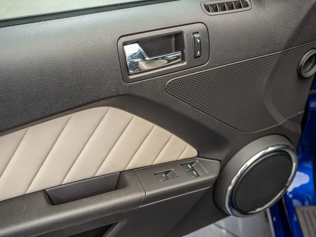 Used 2013 Blue Metallic Ford GT Premium image 25