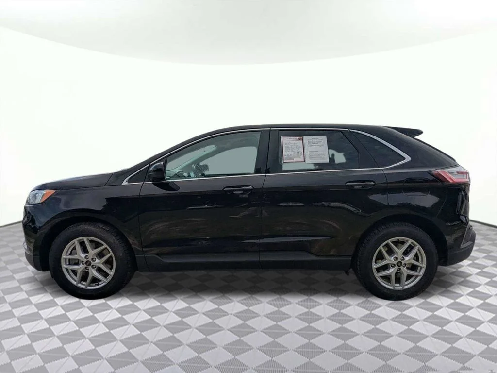 Used 2024 Black Ford SEL image 6