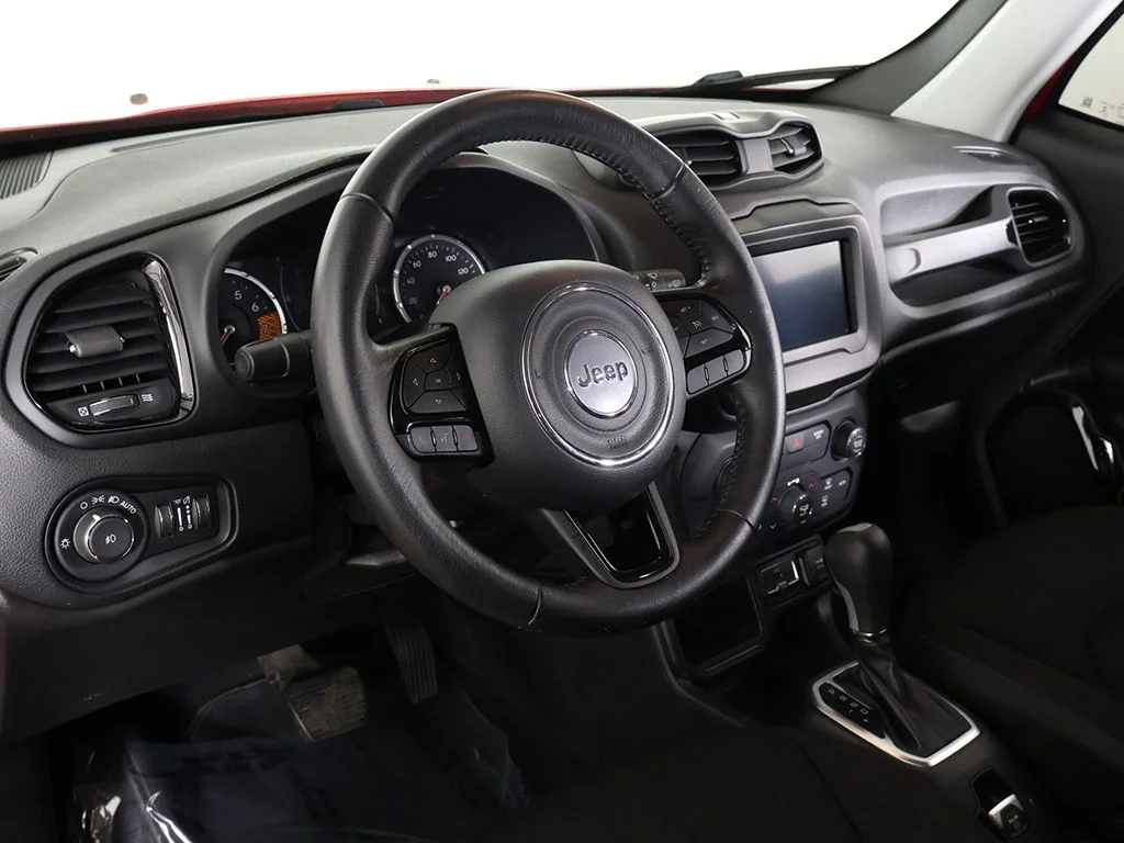 Used 2020 Red Jeep Latitude image 21