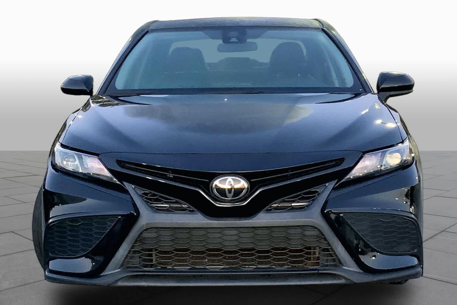 Used 2021 Midnight Black Metallic Toyota SE image 4