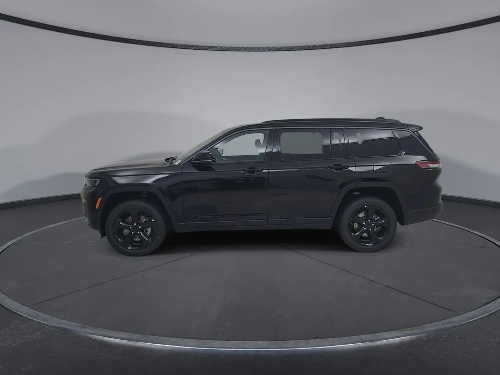 New 2026 Diamond Black Crystal Pearl-Coat Exterior Paint Jeep Limited image 9