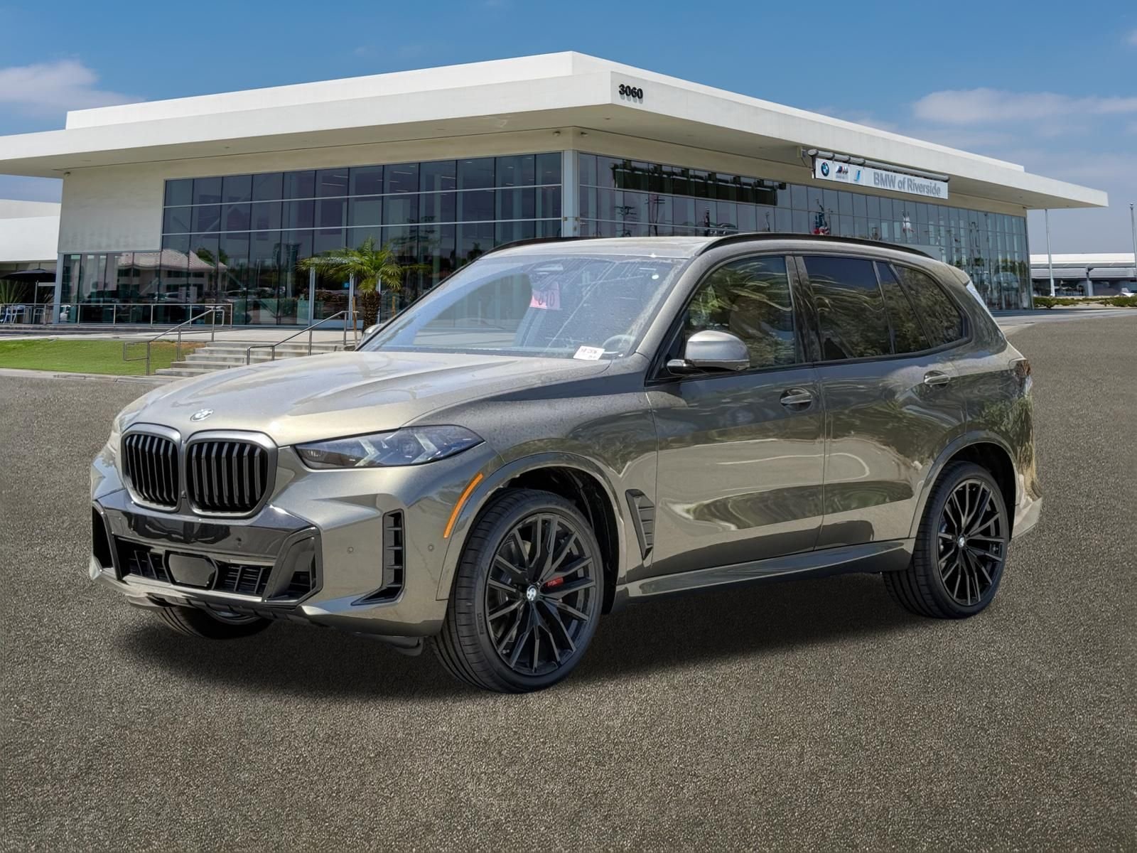 New 2026 Manhattan Green Metallic BMW sDrive40i image 4
