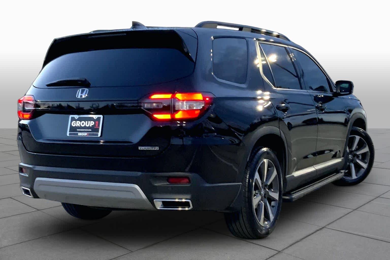 Used 2025 Crystal Black Pearl Honda Touring image 13