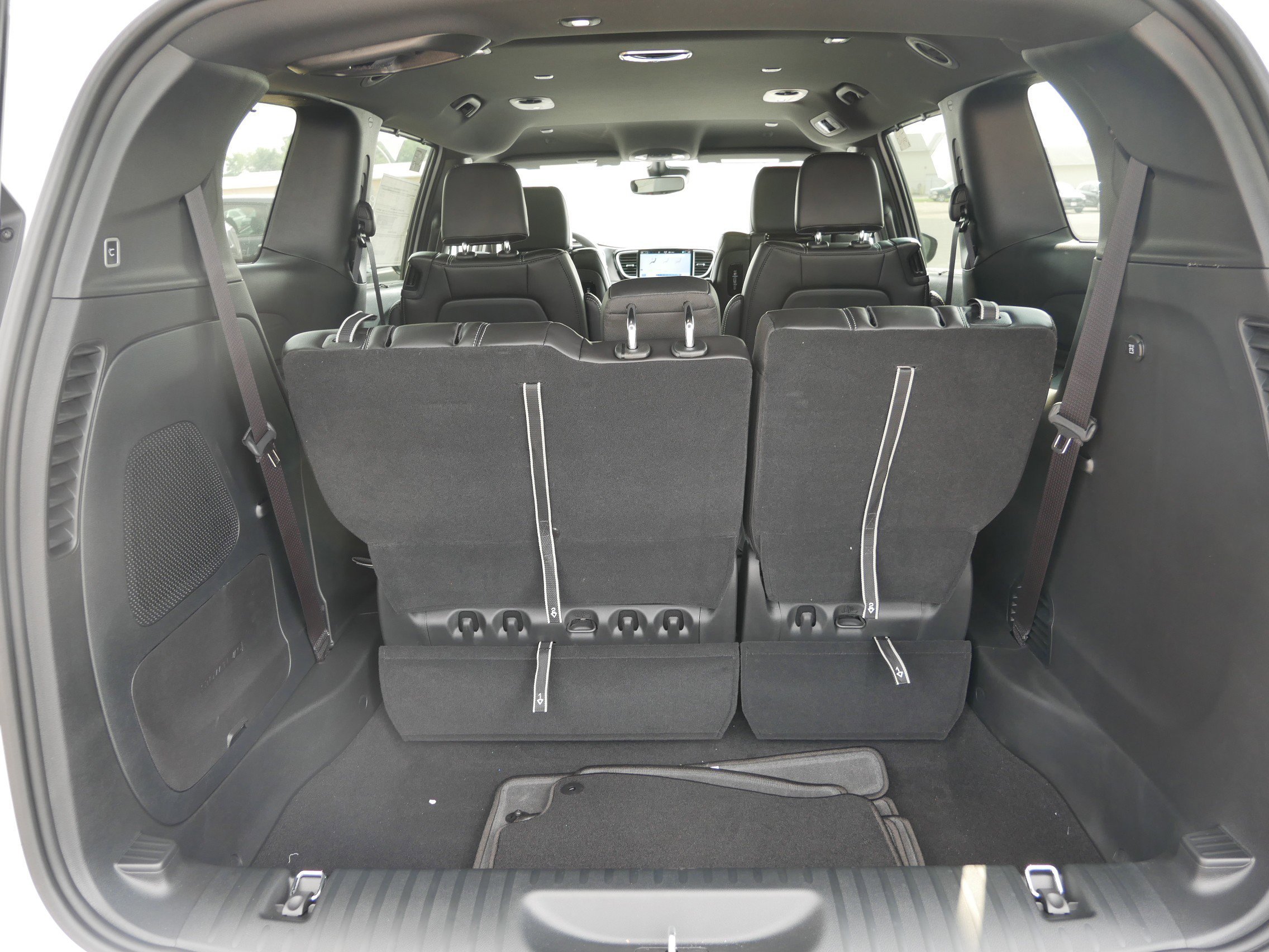 2025 Chrysler Pacifica Select - Photo 10