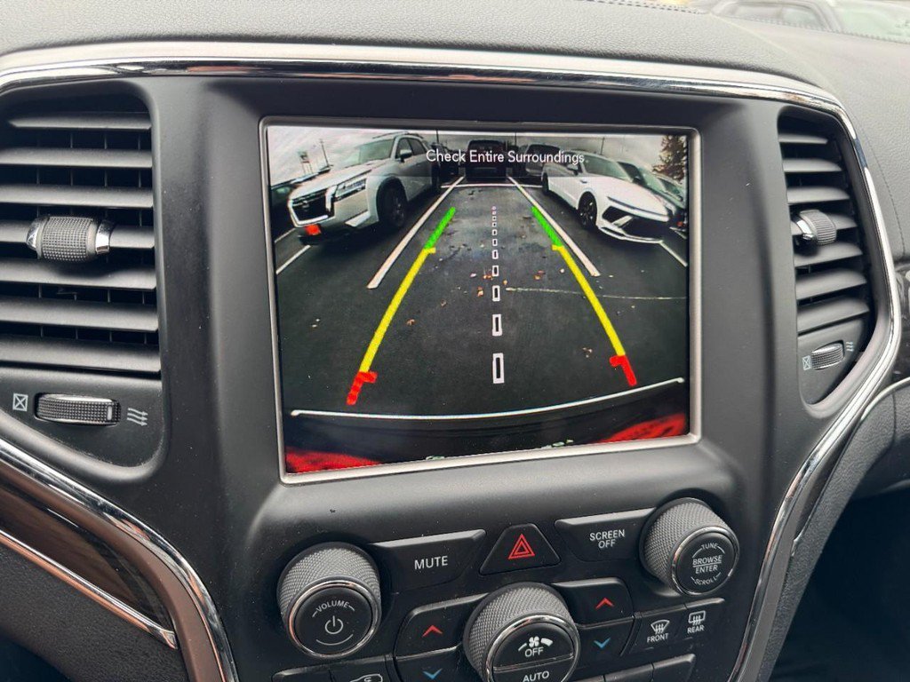 Used 2018 Diamond Black Crystal Pearlcoat Jeep Overland image 21