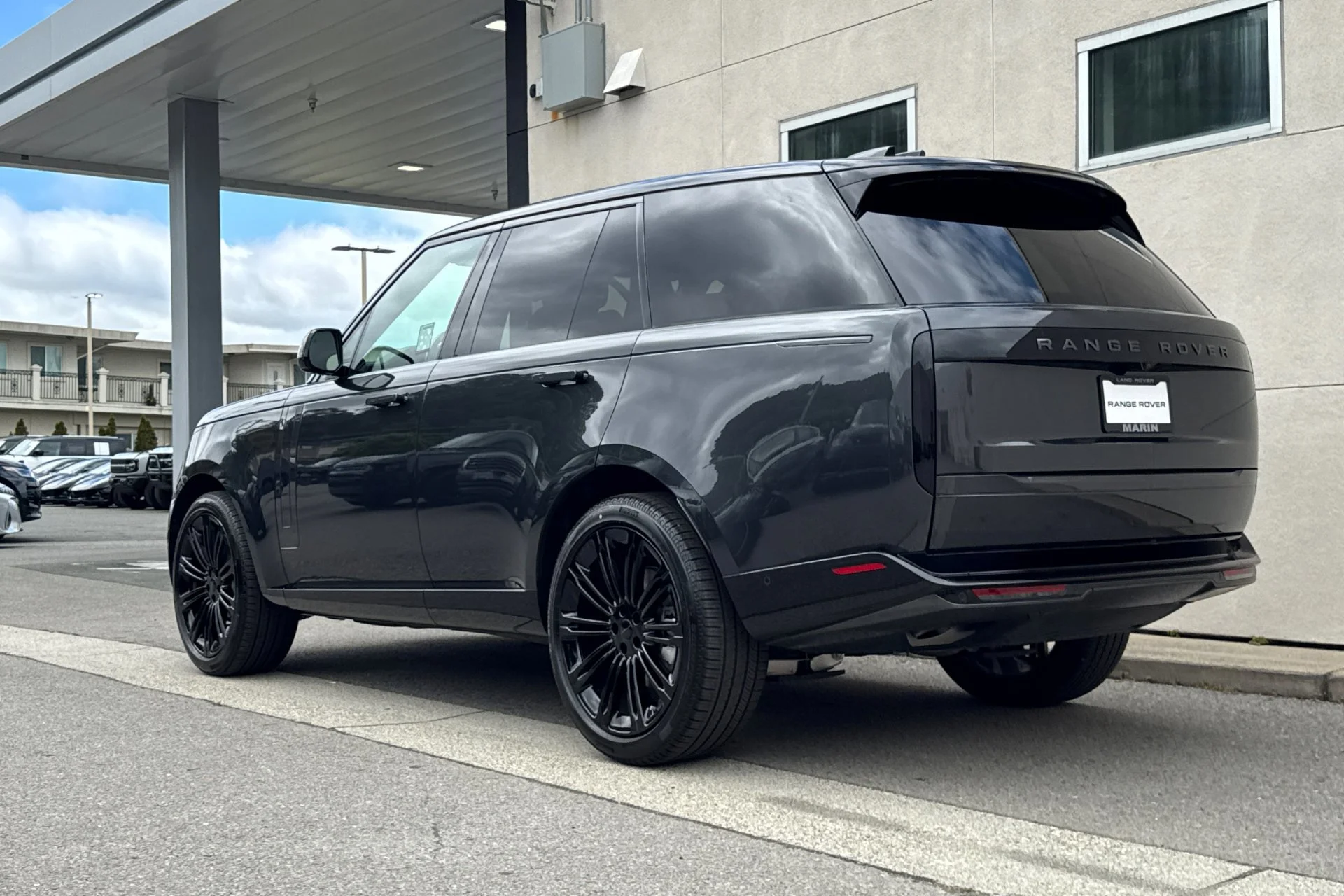 New 2026 Carpathian Grey Land Rover SE image 6
