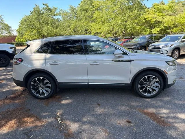 Used 2021 White Lincoln Reserve image 6