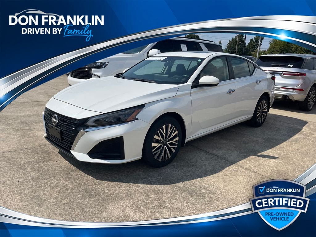 Used 2023 White Nissan 2.5 SV image 1