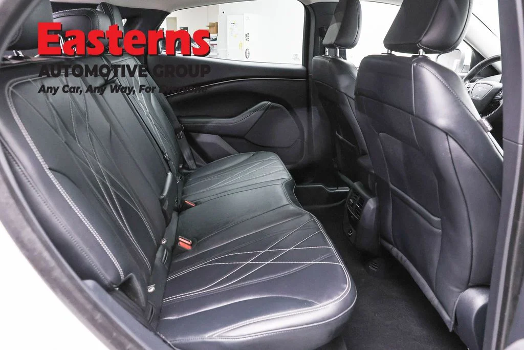 Used 2021 White Ford Select image 23
