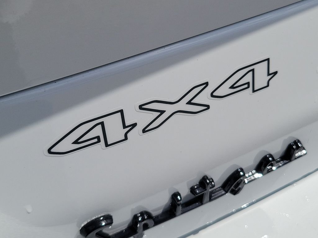 New 2026 Bright White Clear-Coat Exterior Paint Jeep Limited image 5