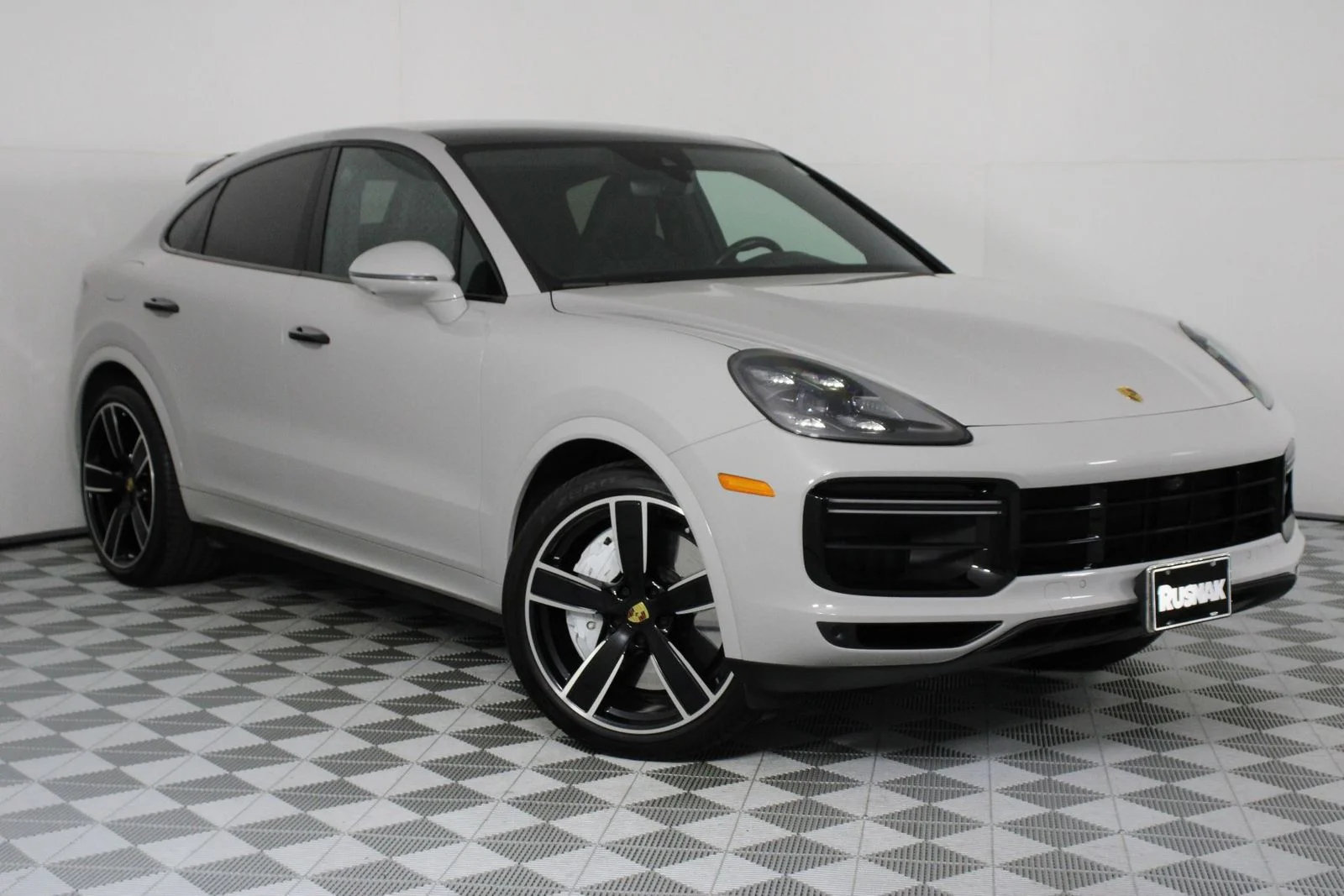 Used 2022 Chalk Porsche Turbo image 9