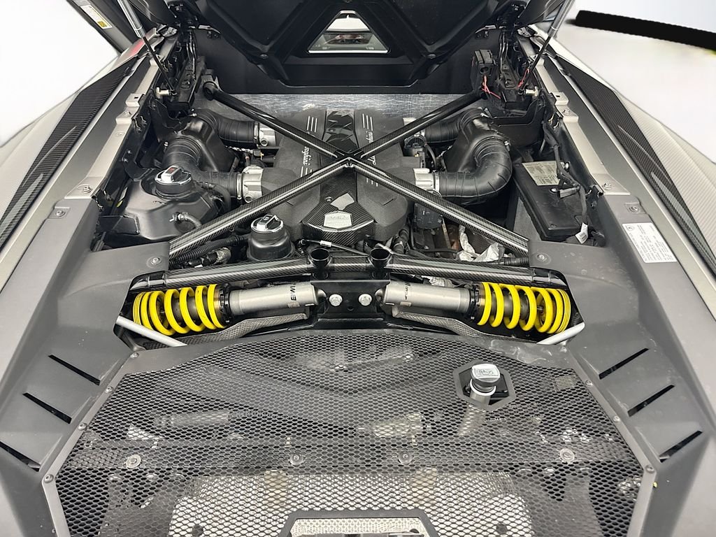 Used 2017  Lamborghini  image 31
