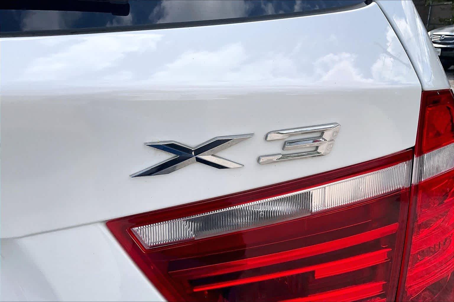 Used 2015 Alpine White BMW xDrive28i image 10