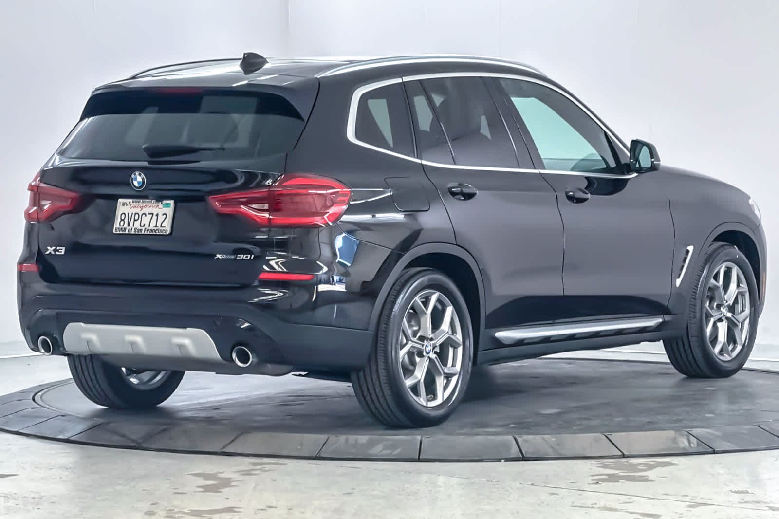 Used 2021 Jet Black BMW xDrive30i image 2