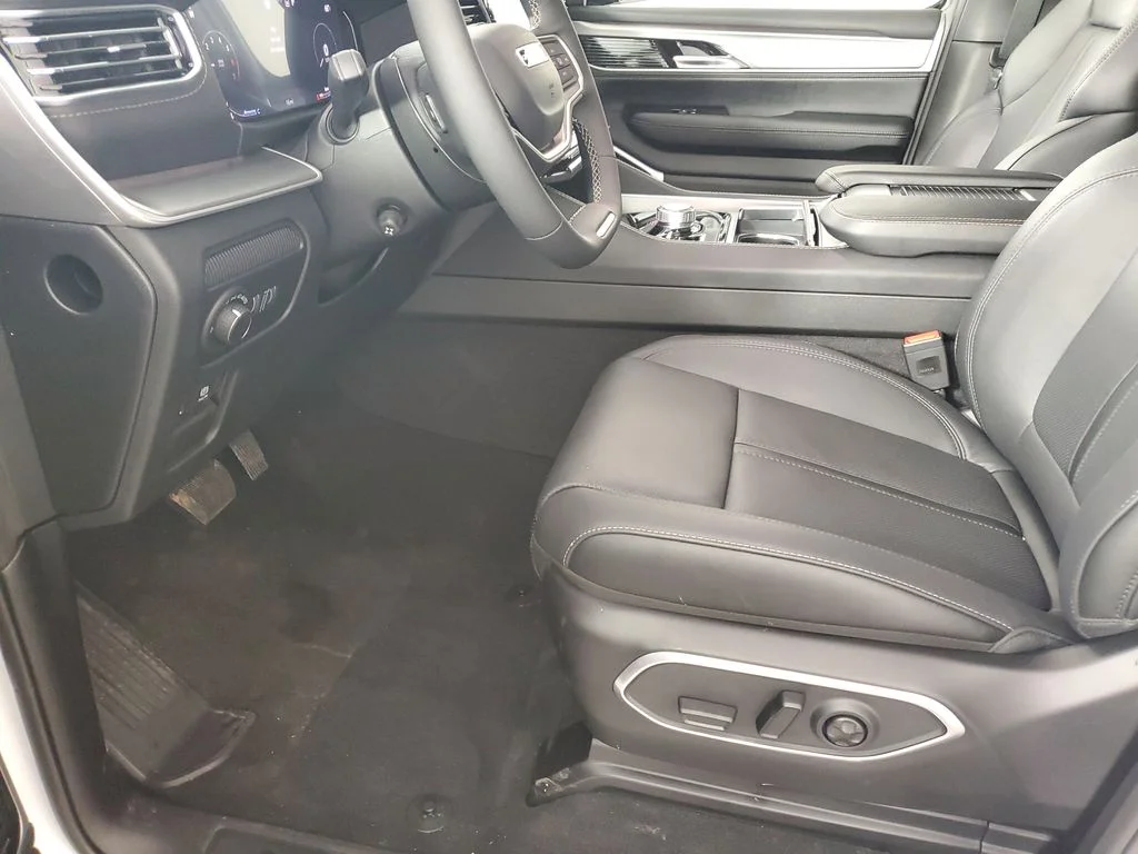 2026 Jeep Grand Wagoneer Limited Reserve - Photo 12