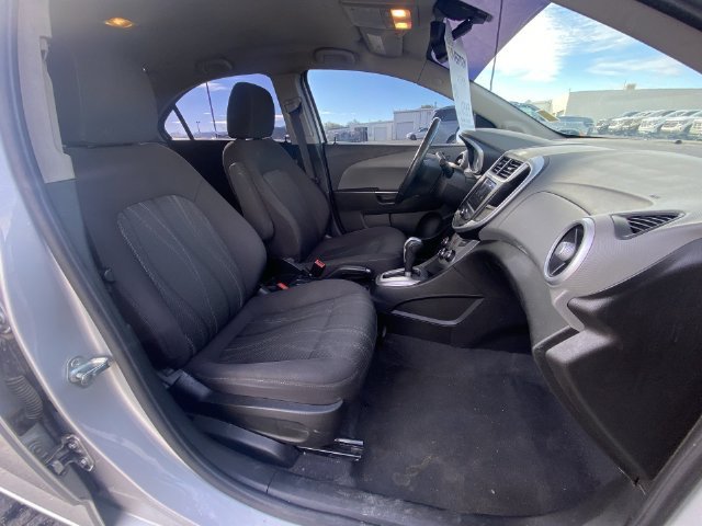Used 2020 SILVER ICE METALLIC Chevrolet LT image 23
