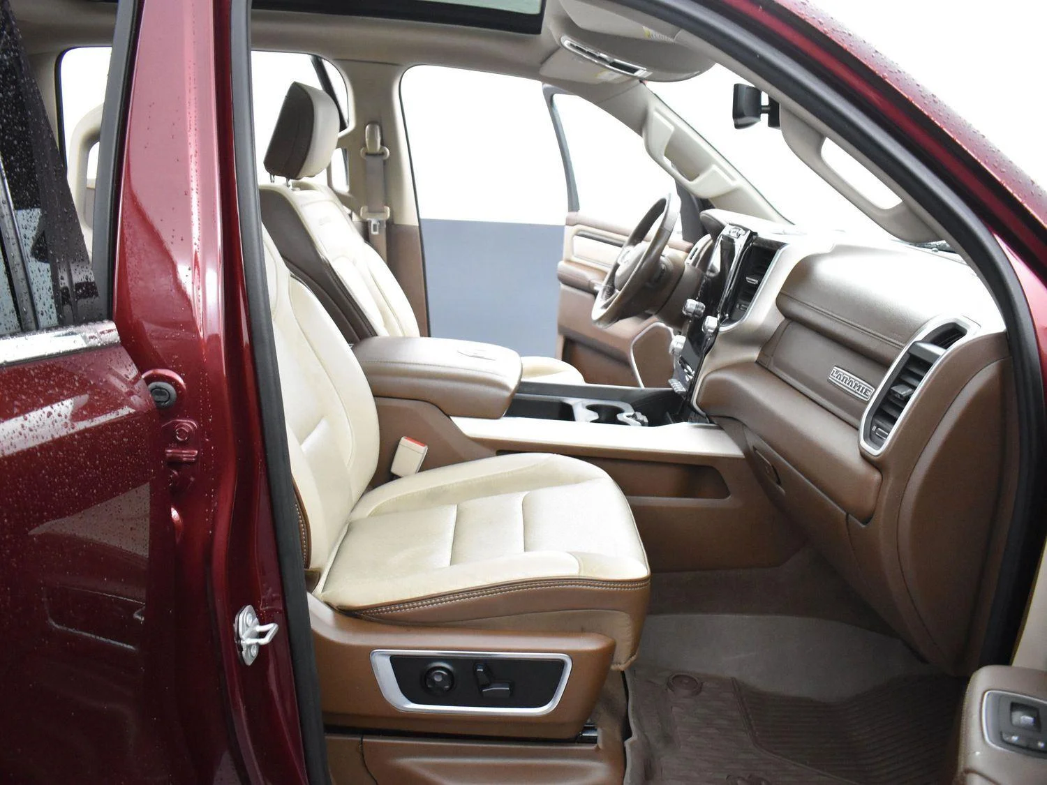 Used 2020 Delmonico Red Pearlcoat Ram Laramie image 26