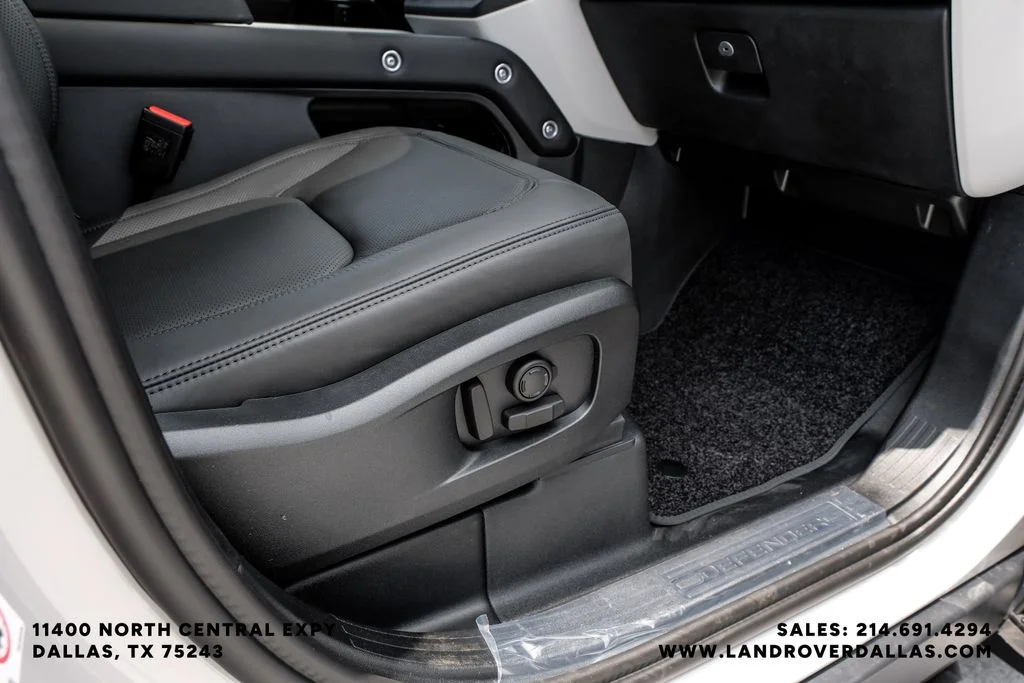 New 2026 Borasco Grey Metallic Land Rover X-Dynamic SE image 36