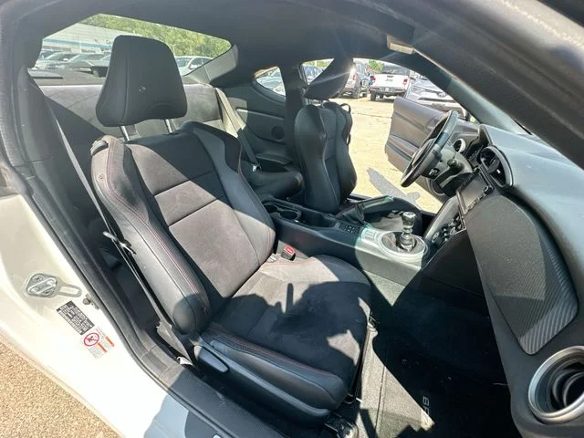 Used 2016 White Subaru Limited image 27