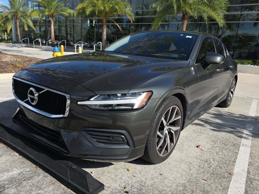 2020 Volvo S60 T6 Momentum AWD's photo