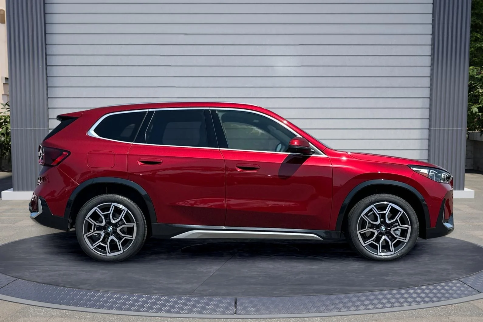 New 2026 Vegas Red Metallic BMW xDrive28i image 3