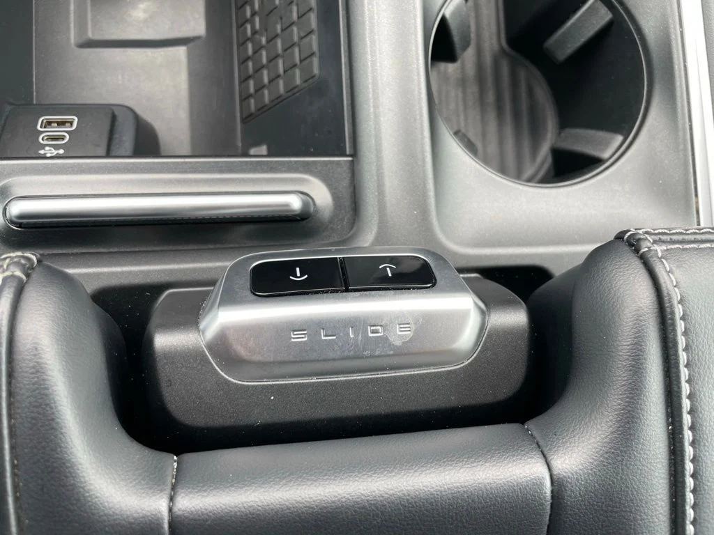 Used 2025 Silver Metallic Ford Platinum image 15