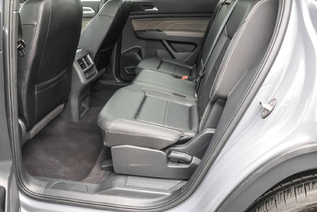 Used 2021 Gray Volkswagen 3.6L V6 SE w/Technology R-Line image 29