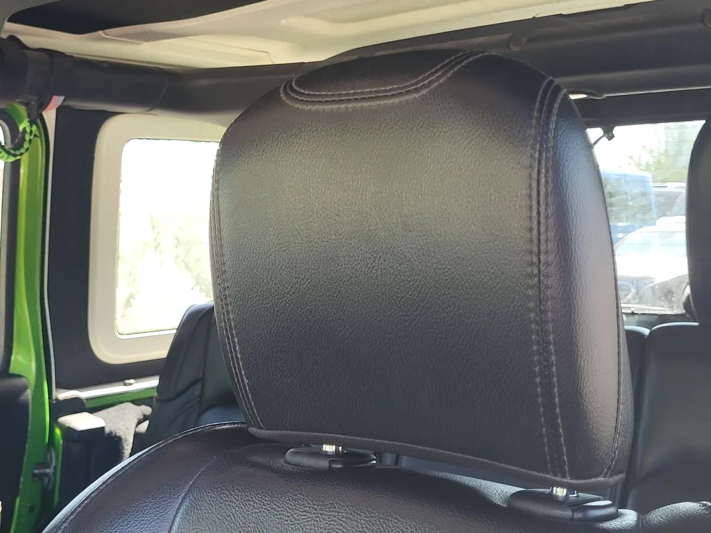 Used 2018 Mojito! Clearcoat Jeep Unlimited Sahara image 10