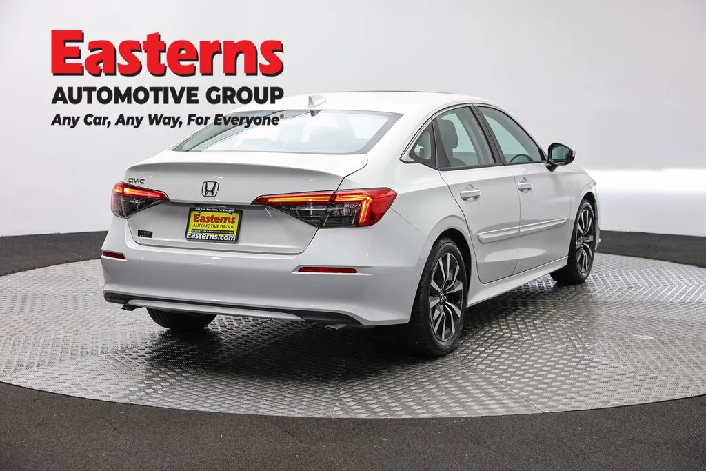 Used 2024 White Honda EX image 5