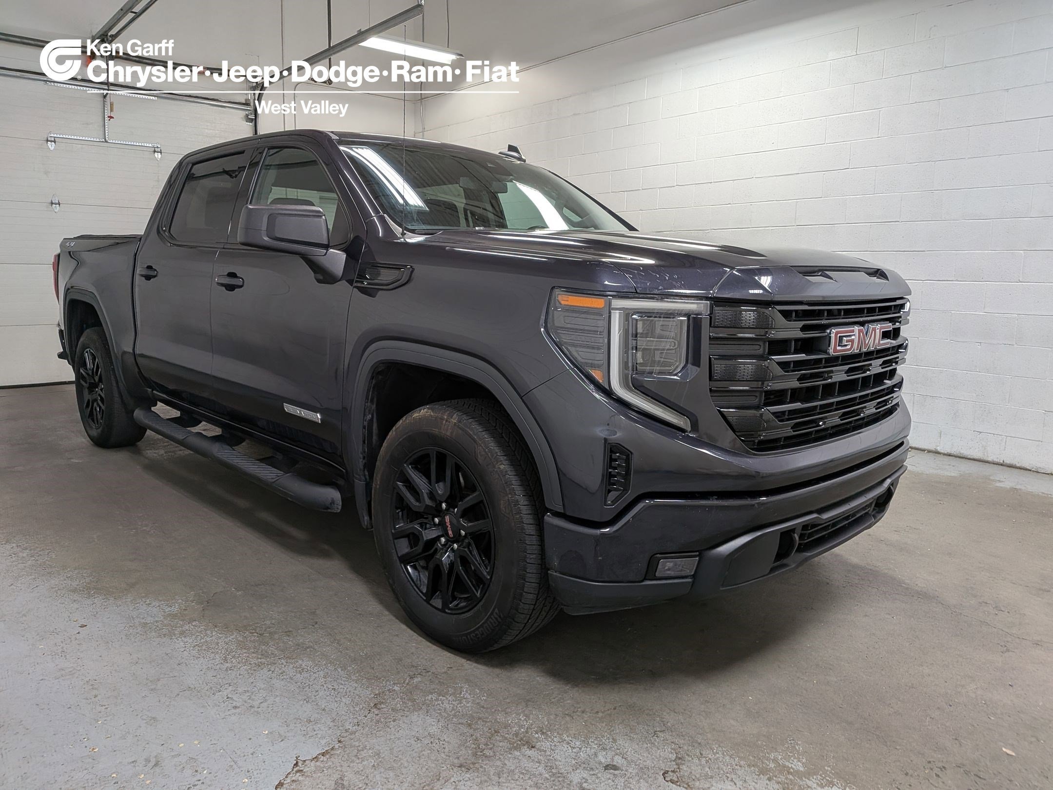 2023 GMC Sierra 4WD Crew Cab Short Box Elevation's photo