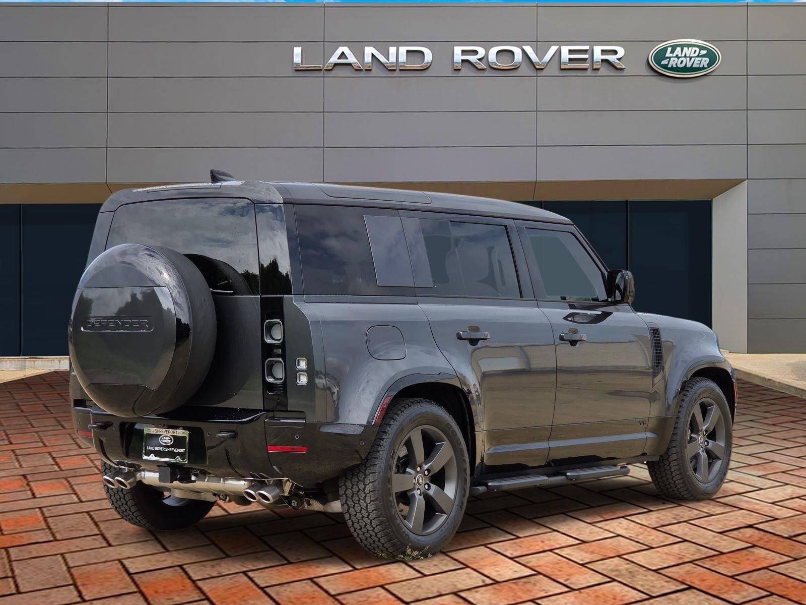 Used 2025 Carpathian Grey Premium Metallic Land Rover V8 image 4