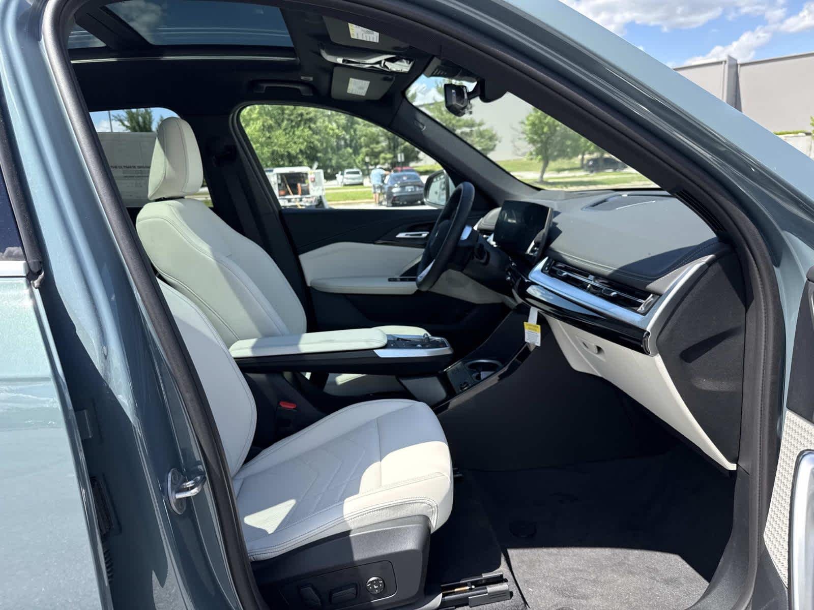 New 2026 Cape York Green Metallic BMW xDrive28i image 16