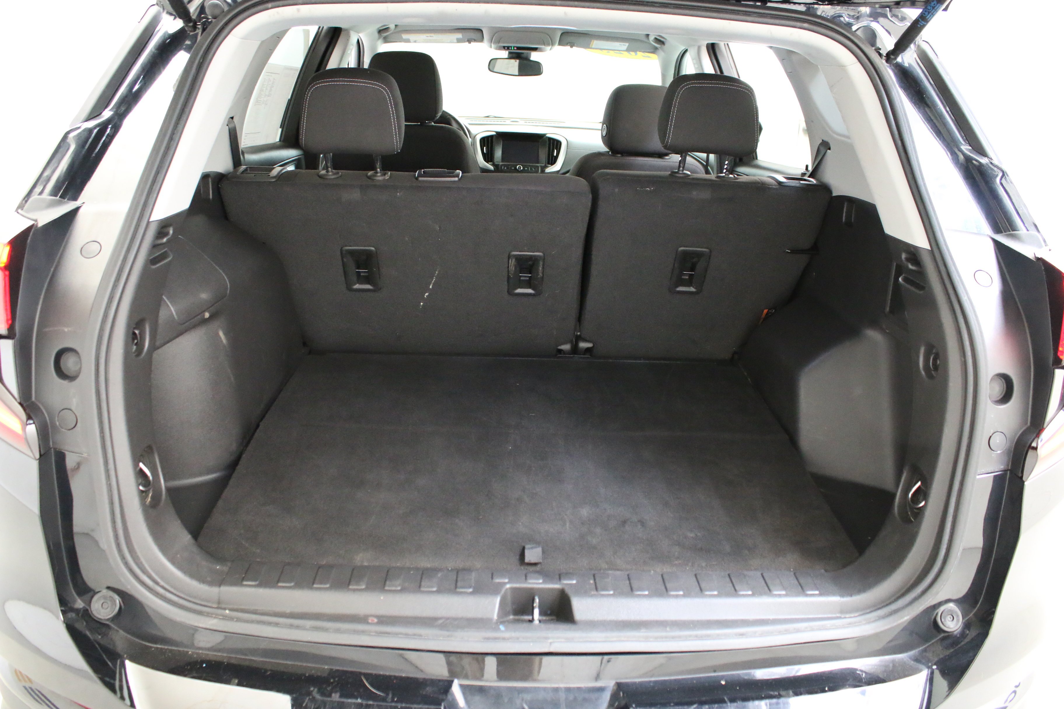 Used 2023 Ebony Twilight Metallic GMC SLE image 28