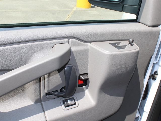 2025 Chevrolet Express Cargo Work Van - Photo 8