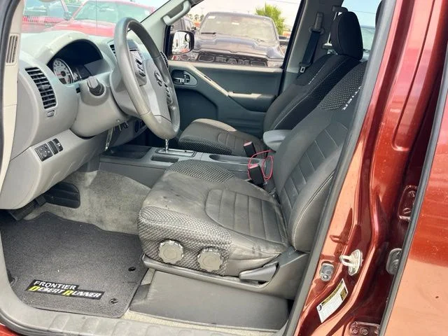Used 2016 Brown Nissan Desert Runner image 9