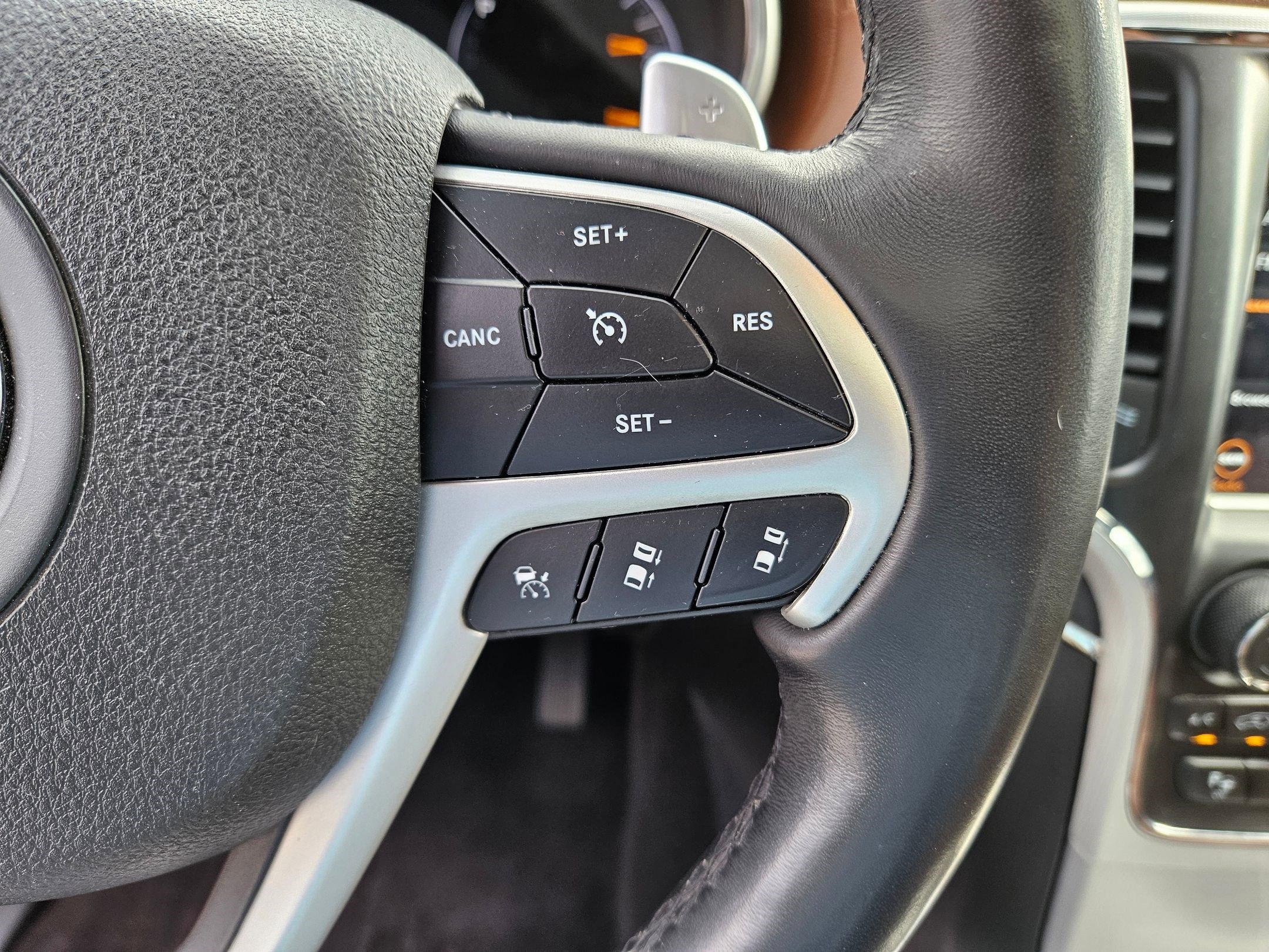 Used 2018 Ivory 3-Coat Jeep Summit image 19