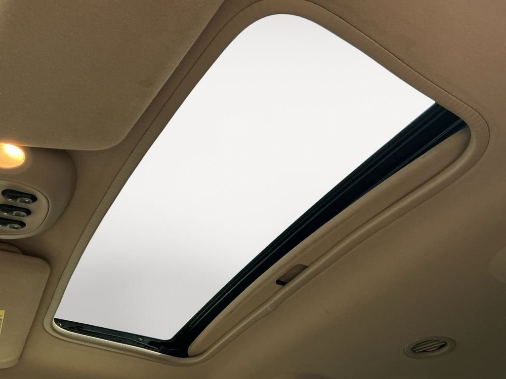 Used 2000 White Ford Eddie Bauer image 12