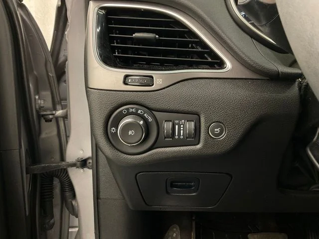 Used 2022 Silver Jeep Limited image 14