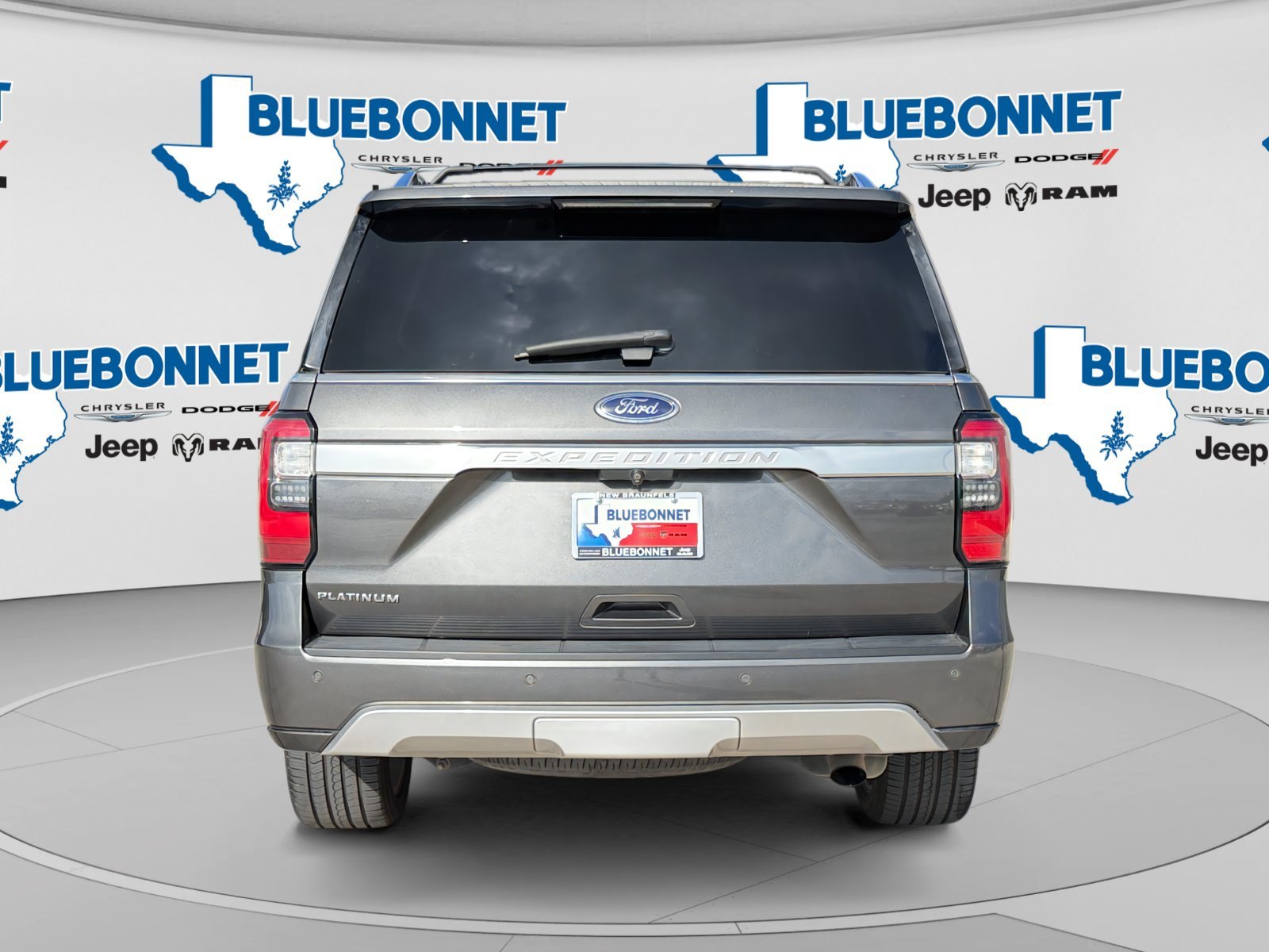 Used 2019 Magnetic Ford Platinum image 6