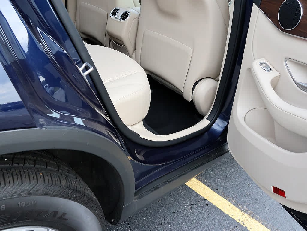 Used 2022 Lunar Blue Metallic Mercedes-Benz GLC 300 image 31