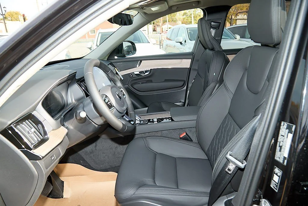 New 2026 Onyx Black Volvo Plus image 17