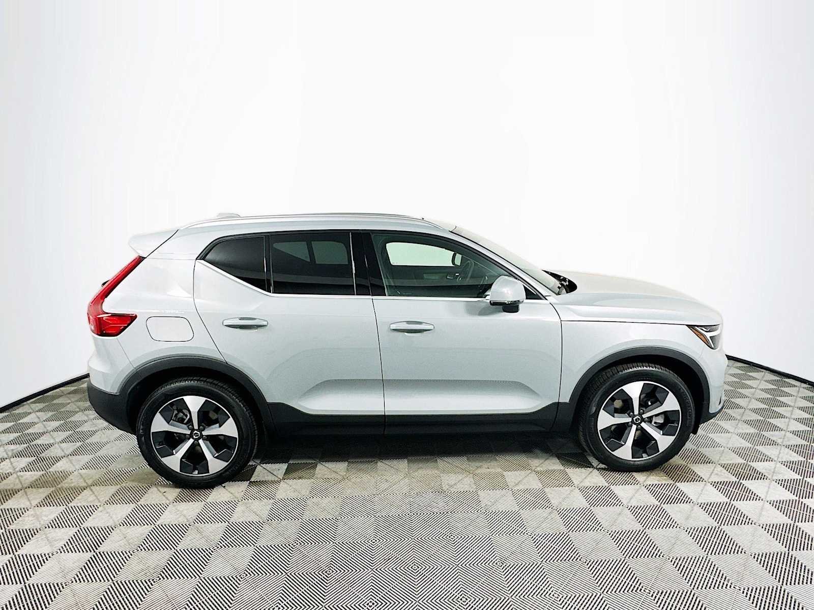 Certified Used 2025 Vapour Grey Volvo Core image 8