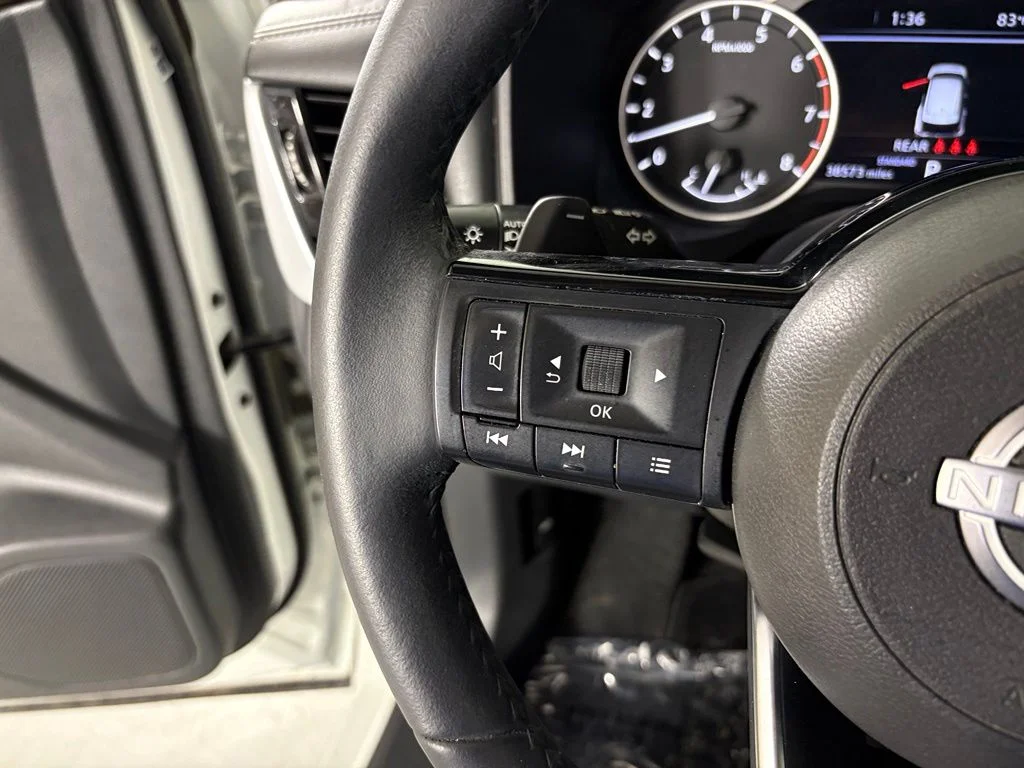 Used 2022 White Nissan SL image 20