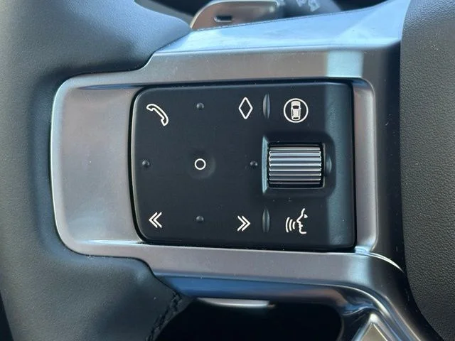 New 2026 Santorini Black Land Rover Dynamic SE image 47