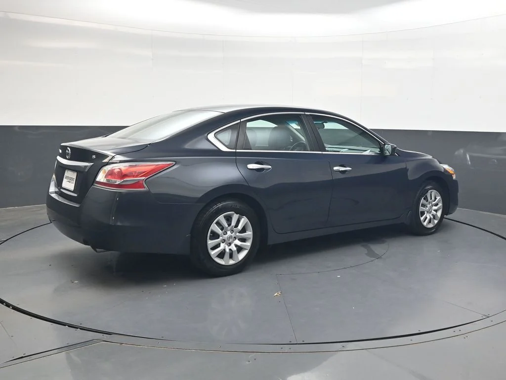 Used 2015 Storm Nissan 2.5 S image 4